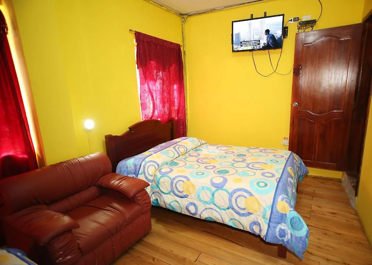 Hostal Bavaria De La Alameda Quito 2*,  Ecuador